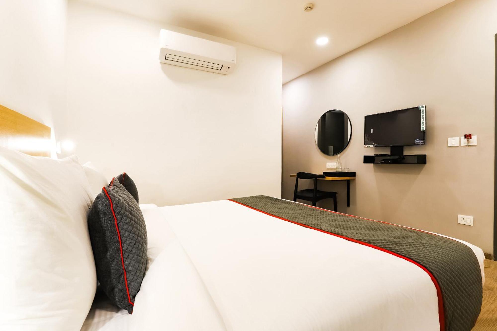 Townhouse Prithvi Resort Near Phoenix Palassio لاكناو المظهر الخارجي الصورة